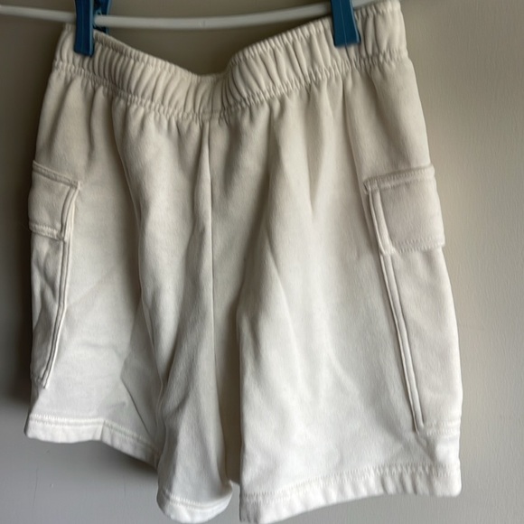 💙BOGO💙 Bluenotes White Cargo Sweatshorts XS - Picture 4 of 4